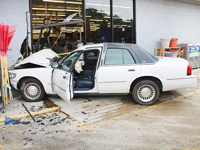 Car crashes into front of Fred's in North Crossett